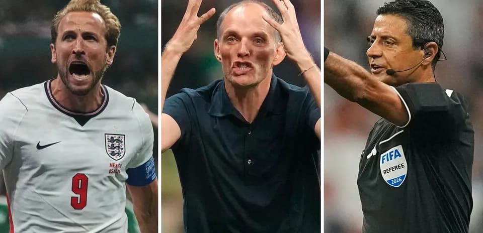 Jugadores y entrenador en acción durante un partido