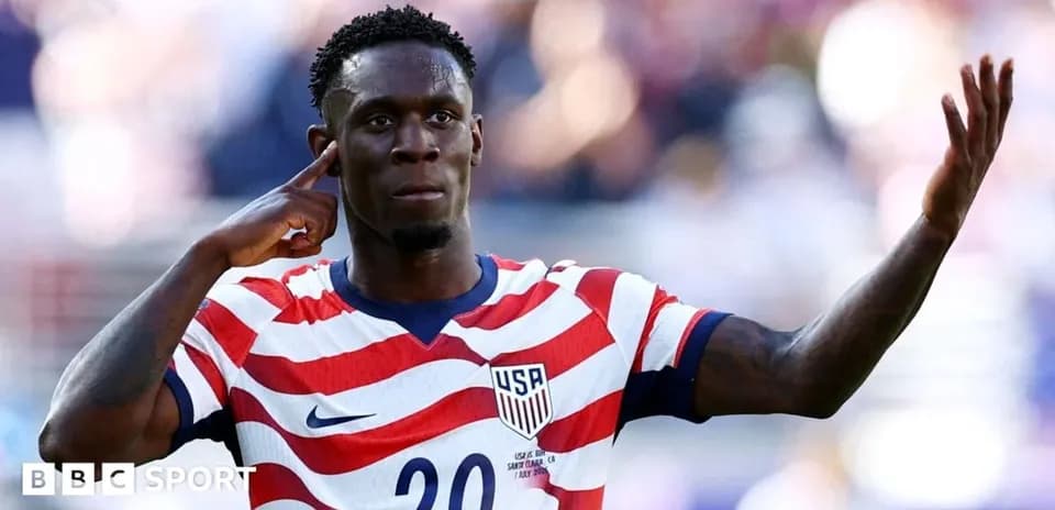 Jugador de Estados Unidos celebrando un gol en partido