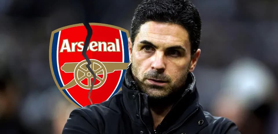 Entrenador de Arsenal con logo del equipo de fondo