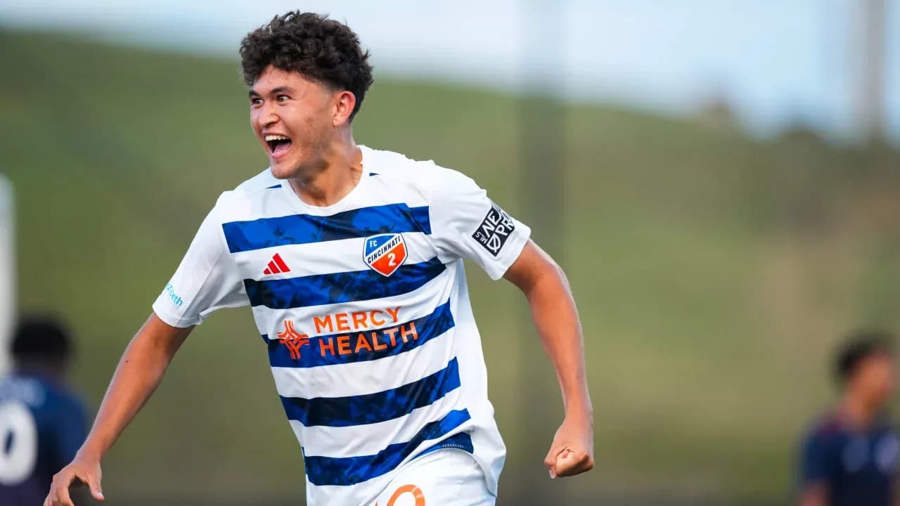Jugador celebrando un gol de FC Cincinnati II