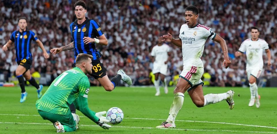 Jugadores de Real Madrid y Inter en acción durante el partido