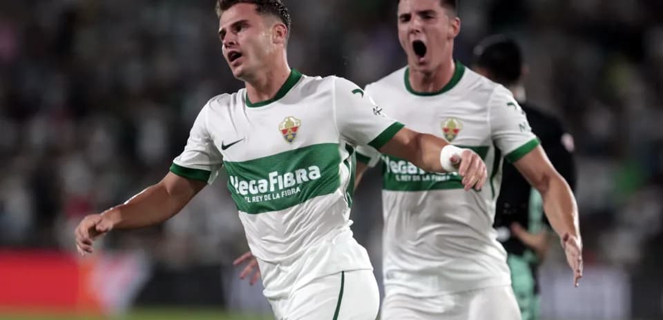 Jugadores de Elche celebrando un gol
