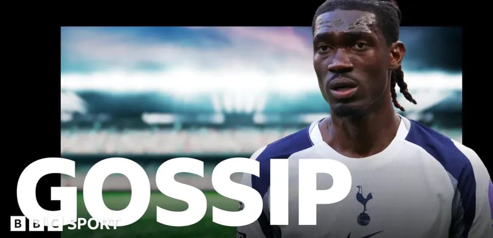 Jugador de Tottenham con camiseta blanca en estadio