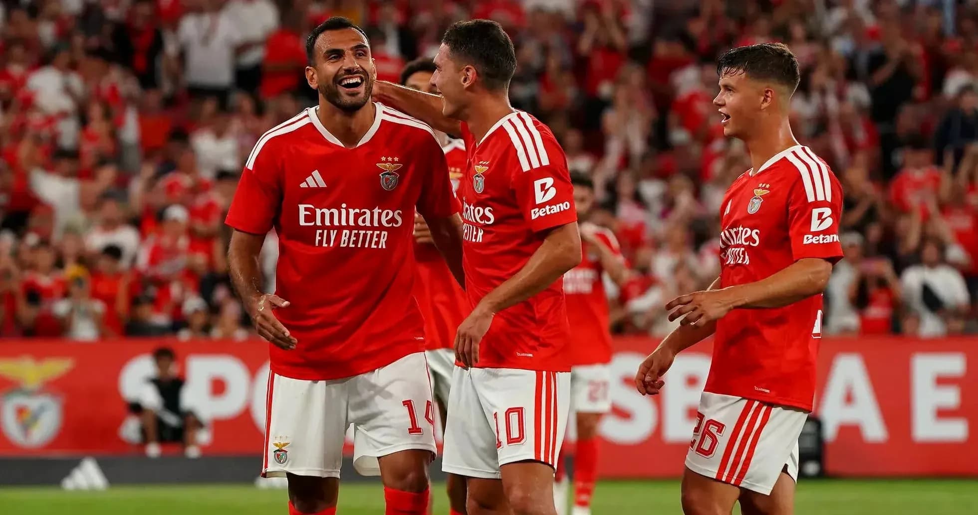 Jugadores del Benfica celebrando un gol