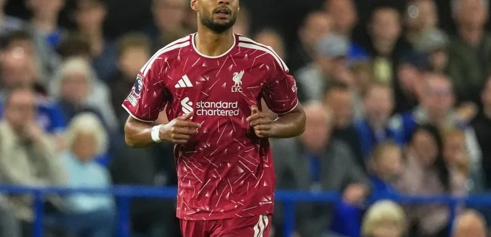 Jugador de Liverpool en acción durante el partido