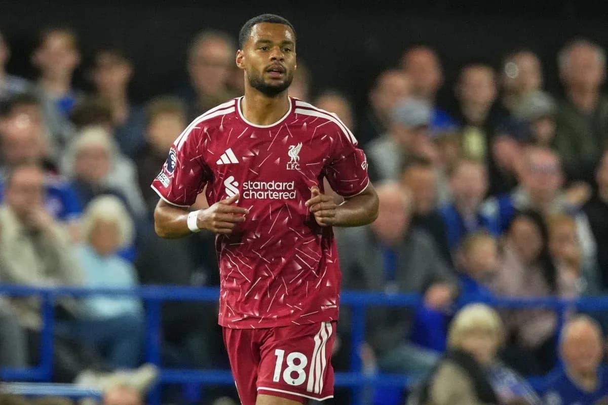 Jugador de Liverpool en acción durante el partido