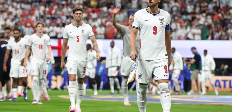 Jugadores de Inglaterra saliendo al campo