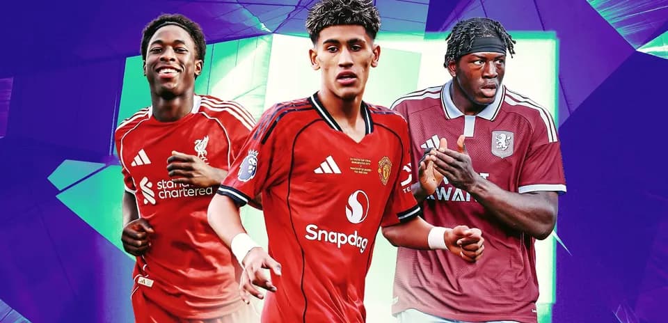 Tres jugadores de fútbol en camisetas de equipos