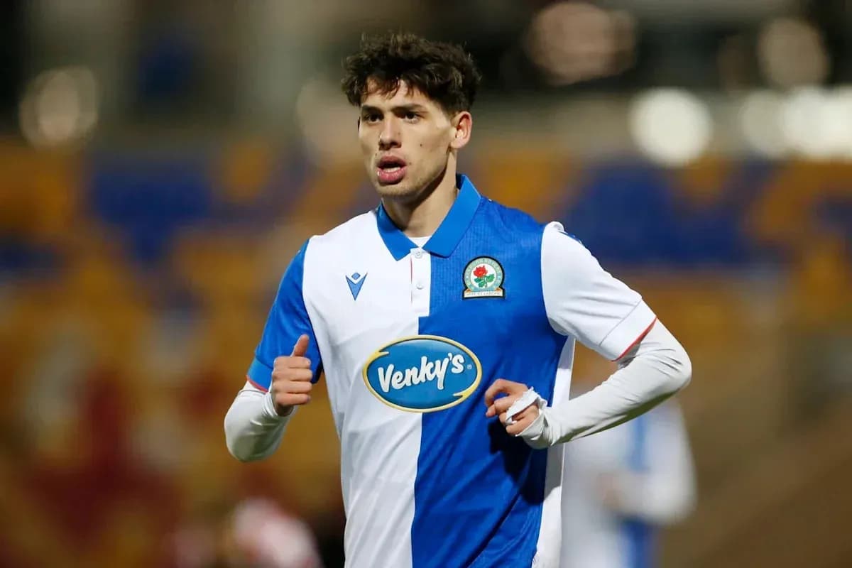 Jugador de Blackburn Rovers en acción durante partido