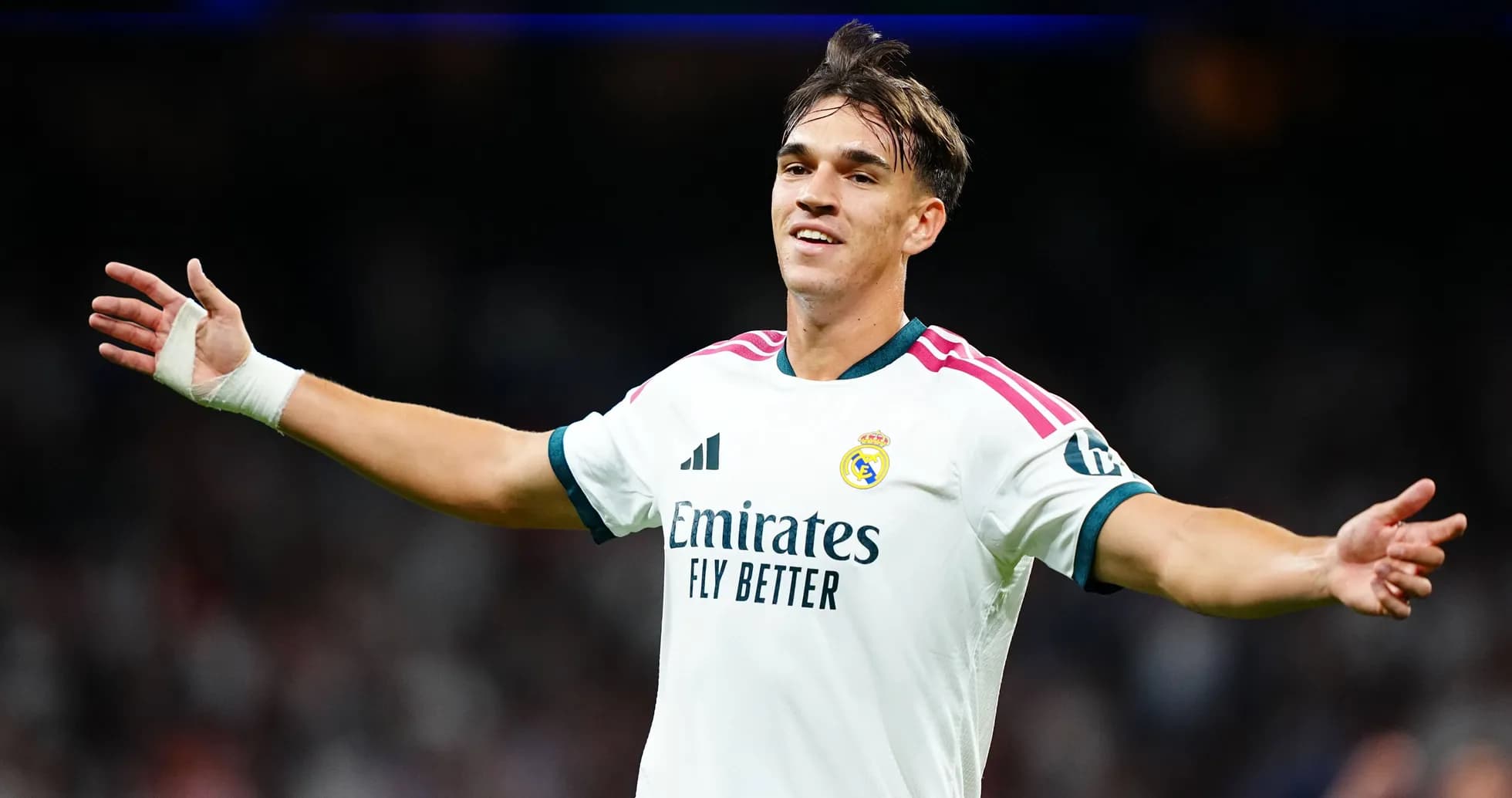 Jugador de Real Madrid celebrando en el campo