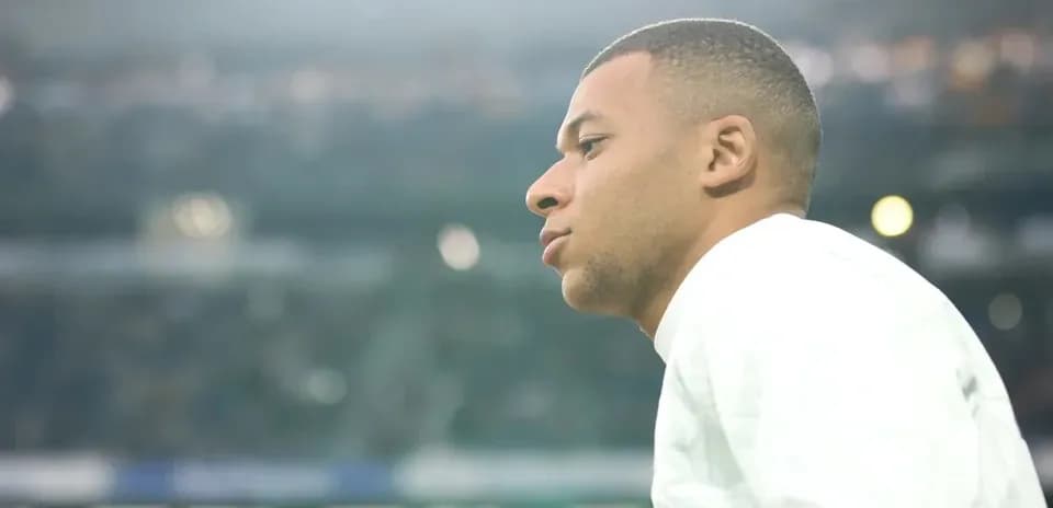Jugador en el banquillo antes del partido