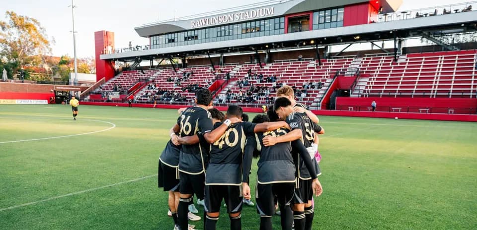 Jugadores de Los Angeles FC II en reunión