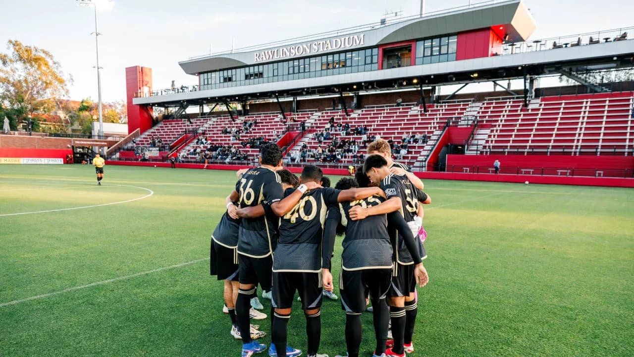 Jugadores de Los Angeles FC II en reunión