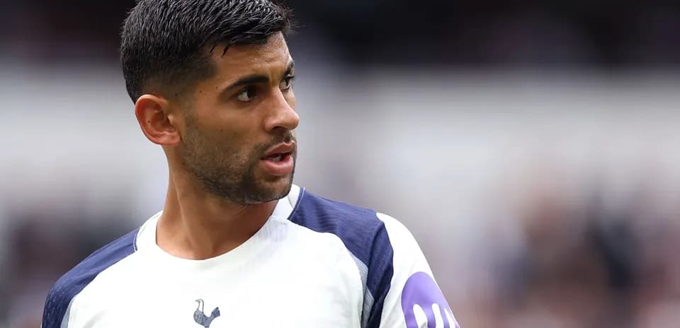 Jugador de Tottenham en el campo durante el partido