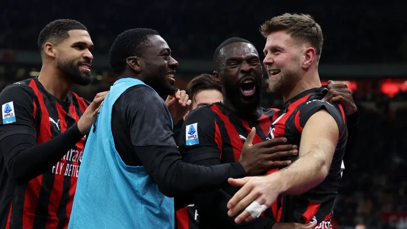Jugadores de AC Milan celebrando un gol