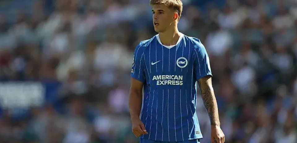 Jugador de Brighton en el campo durante un partido