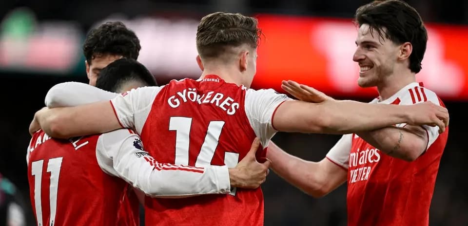 Jugadores de Arsenal celebrando un gol