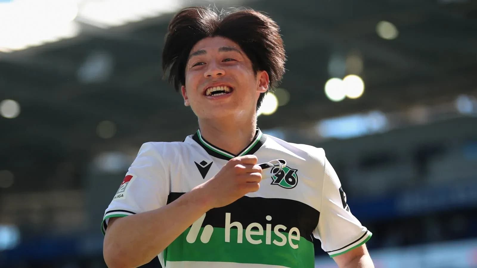 Jugador de Hannover 96 celebrando un gol
