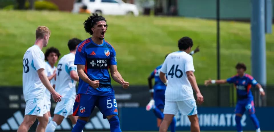 Jugador de FC Cincinnati II celebrando un gol