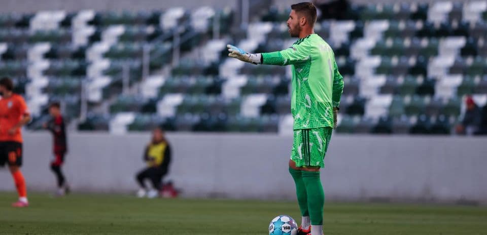 Portero dando indicaciones durante el partido