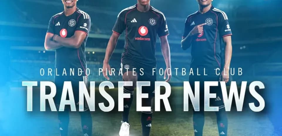 Jugadores de Orlando Pirates con camiseta de equipo