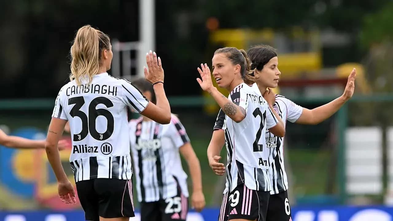 Jugadoras de Juventus celebrando en el partido