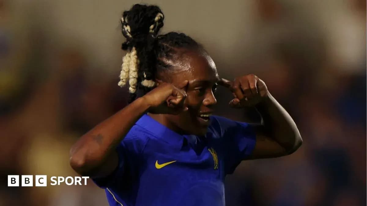 Jugadora de Chelsea celebrando un gol con gestos