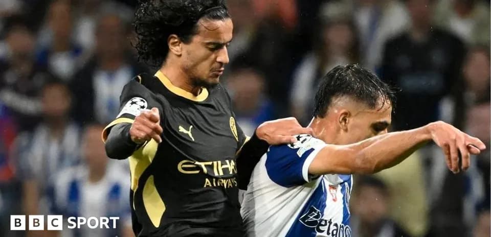 Jugador de Manchester City desafiando a oponente de Porto