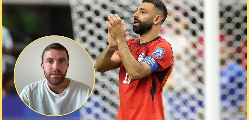 Jugador egipcio aplaudiendo durante el partido