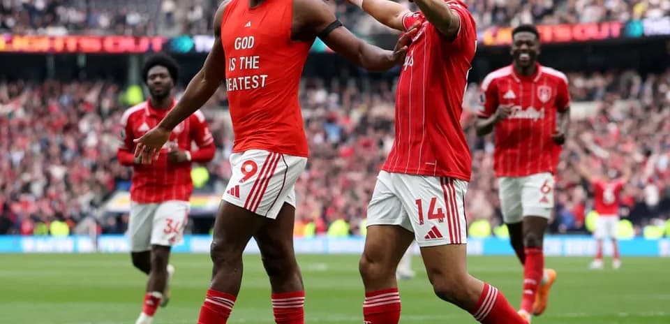 Jugadores de Nottingham Forest celebrando un gol