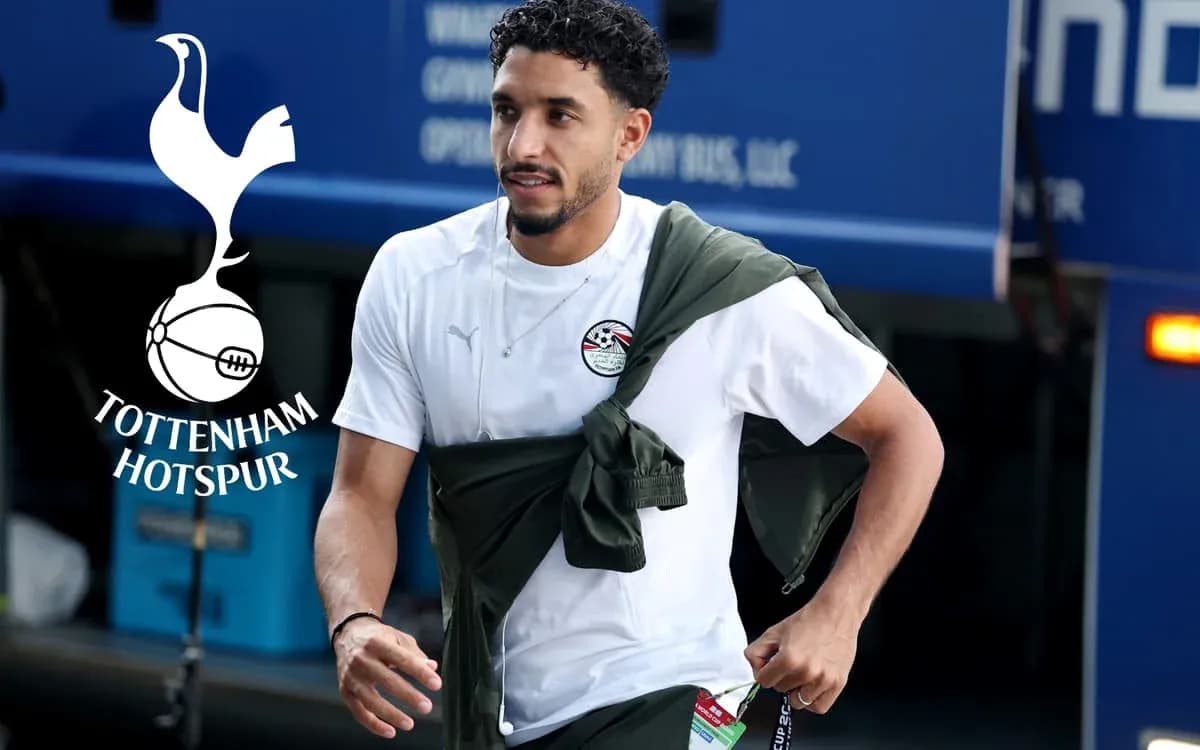 Jugador de Tottenham Hotspur llegando al entrenamiento