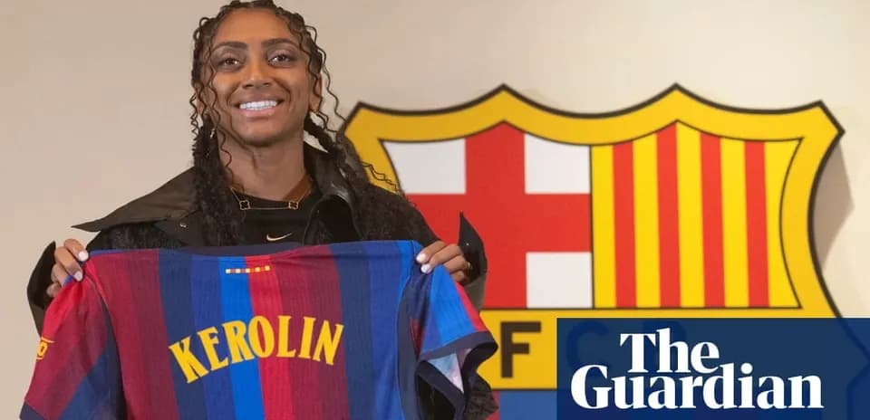 Jugadora presenta camiseta del FC Barcelona en evento