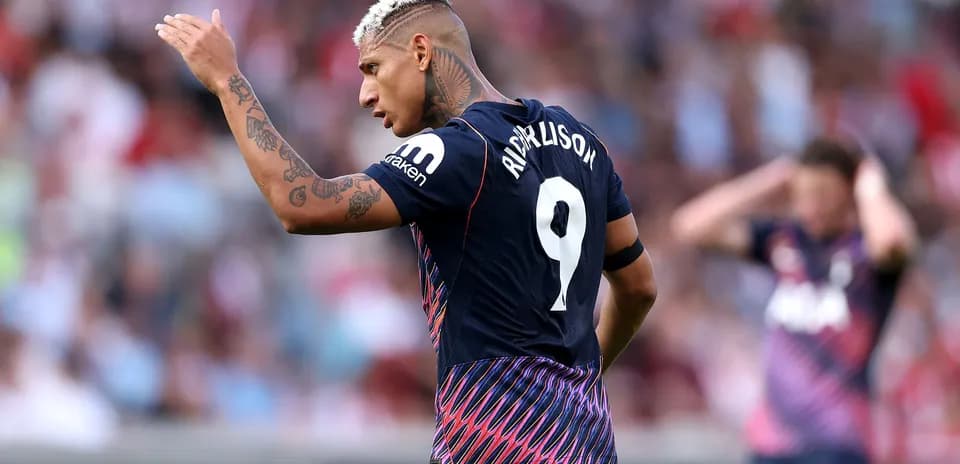 Richarlison gesturing on the field during match