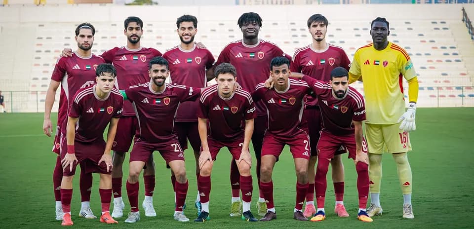 Equipo de Al Wahda U23 posando para la foto