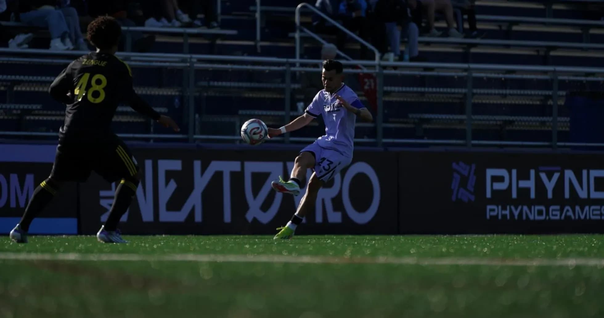 Jugador de Columbus Crew II en acción