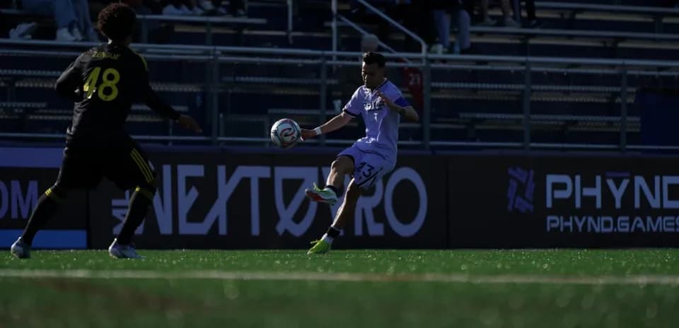 Jugador de Columbus Crew II en acción