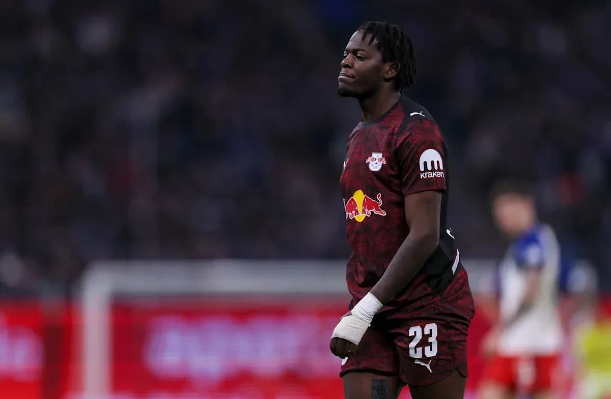 Jugador de RB Leipzig caminando en el campo