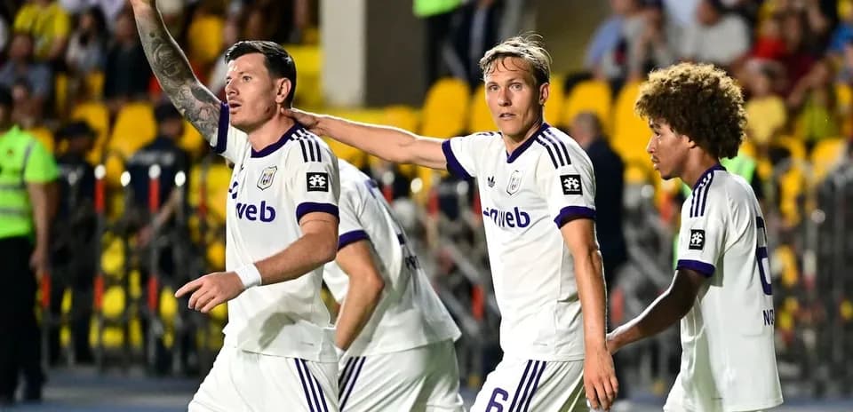 Jugadores de Anderlecht celebrando un gol