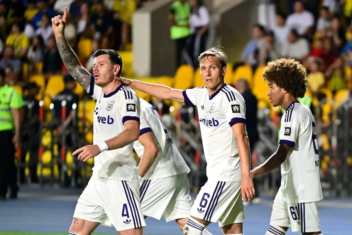 Jugadores de Anderlecht celebrando un gol