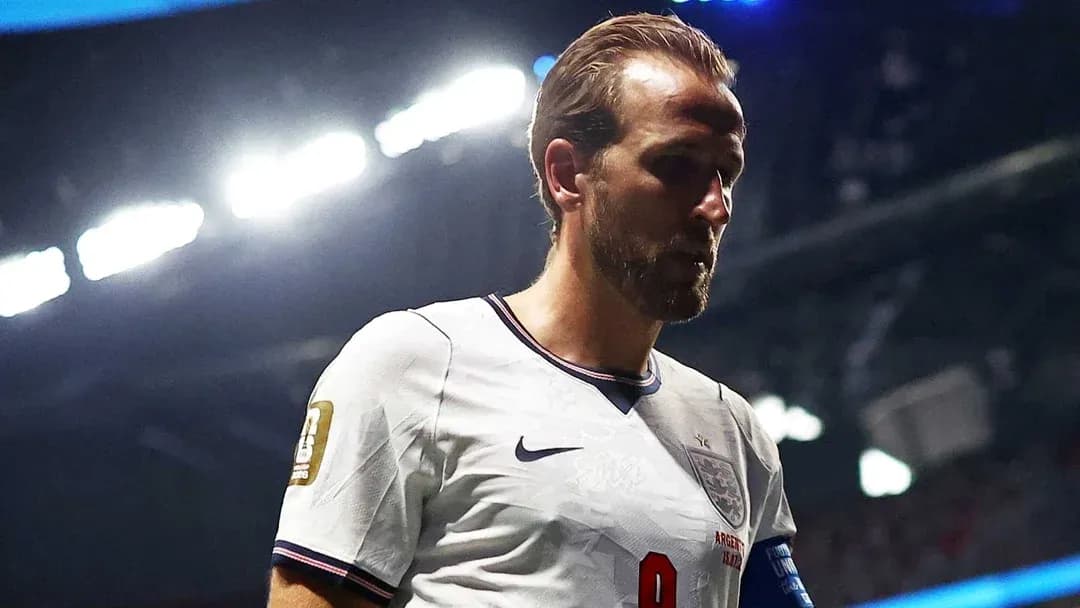 Jugador de Inglaterra saliendo del campo tras el partido