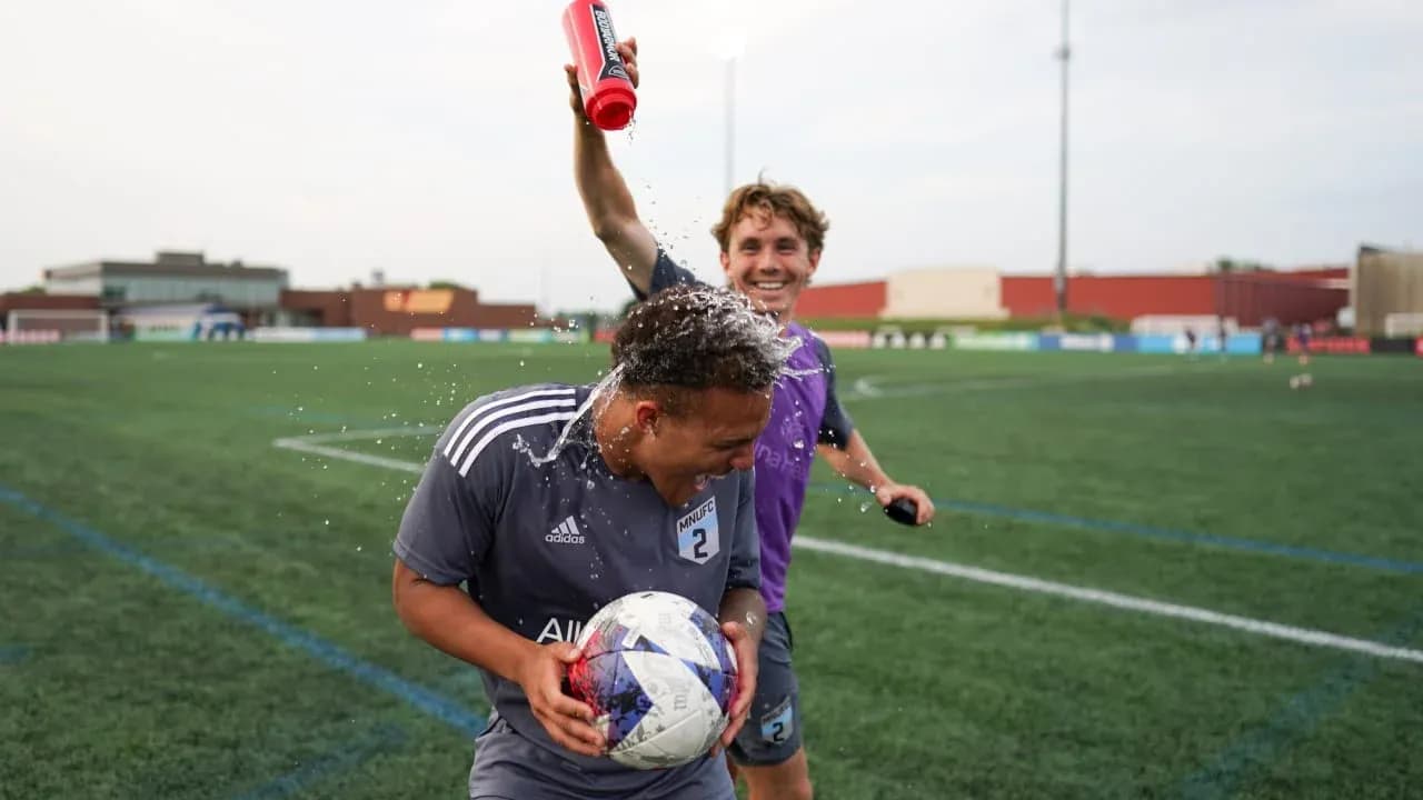 Celebración de jugadores de Minnesota United II