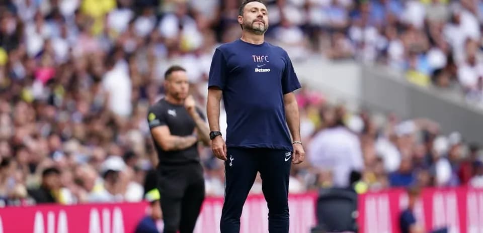 Entrenador de Tottenham en partido en el estadio