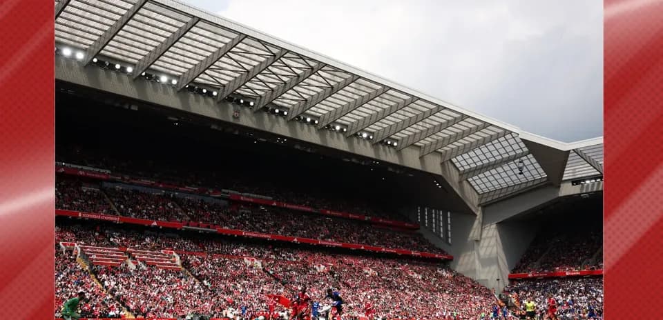Estadio lleno durante un partido de fútbol