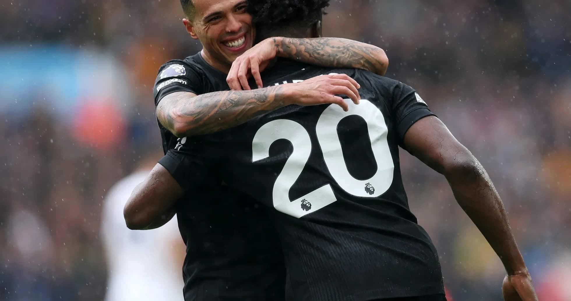 Jugadores celebrando un gol en partido