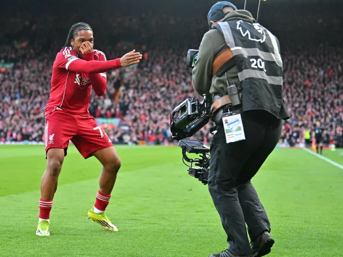 Jugador de Liverpool celebrando un gol
