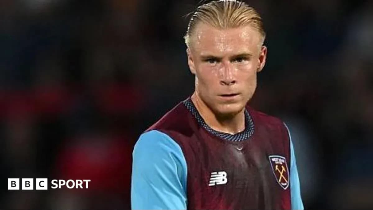 Jugador de West Ham en el campo durante el partido