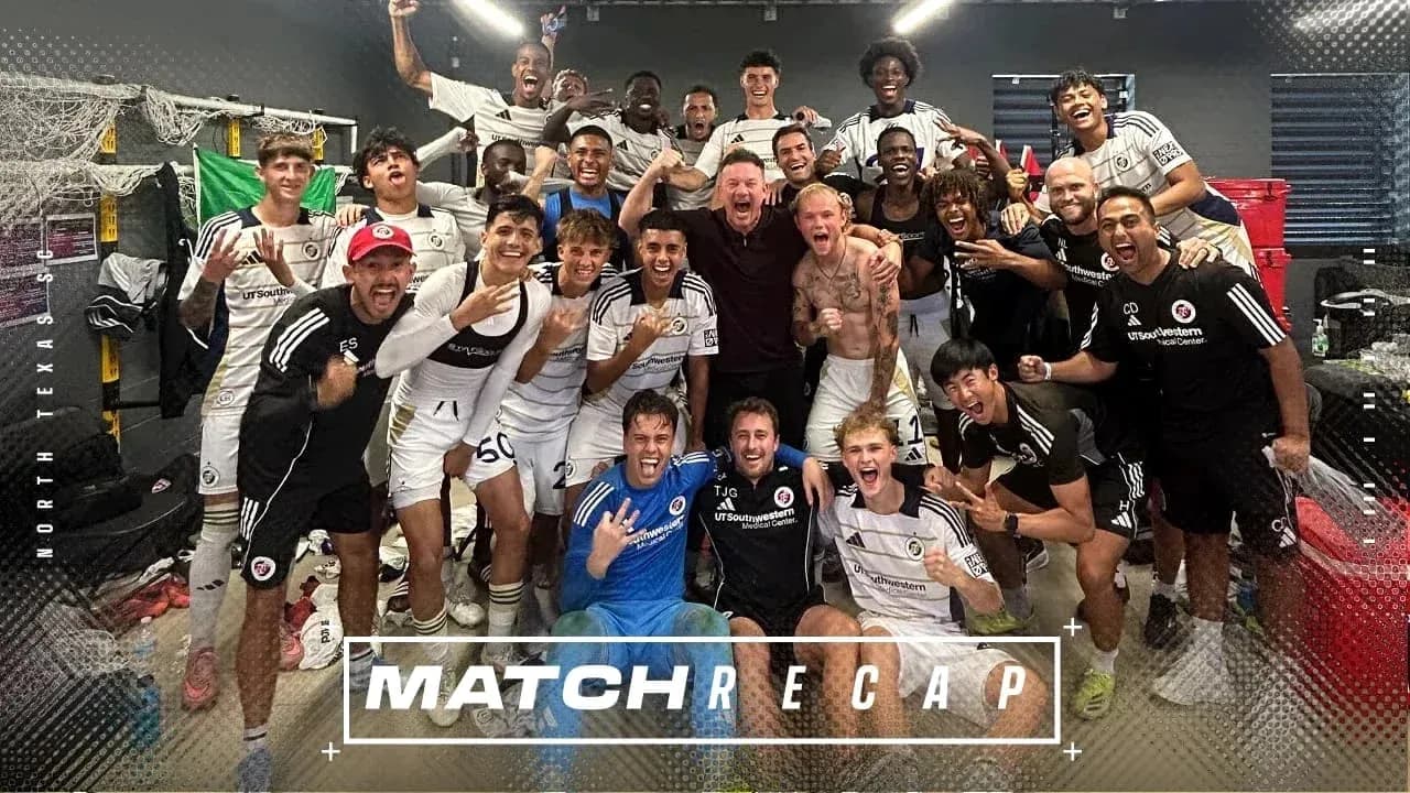 Celebración del equipo North Texas después del partido
