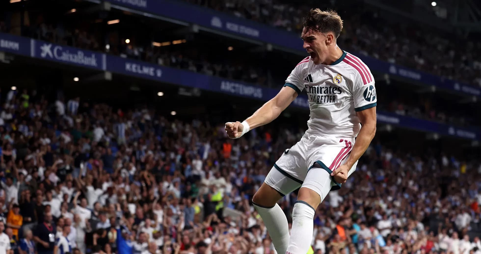 Jugador del Real Madrid celebrando un gol en el estadio