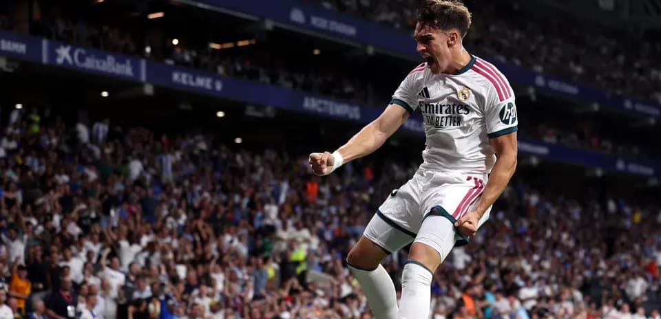 Jugador del Real Madrid celebrando un gol en el estadio