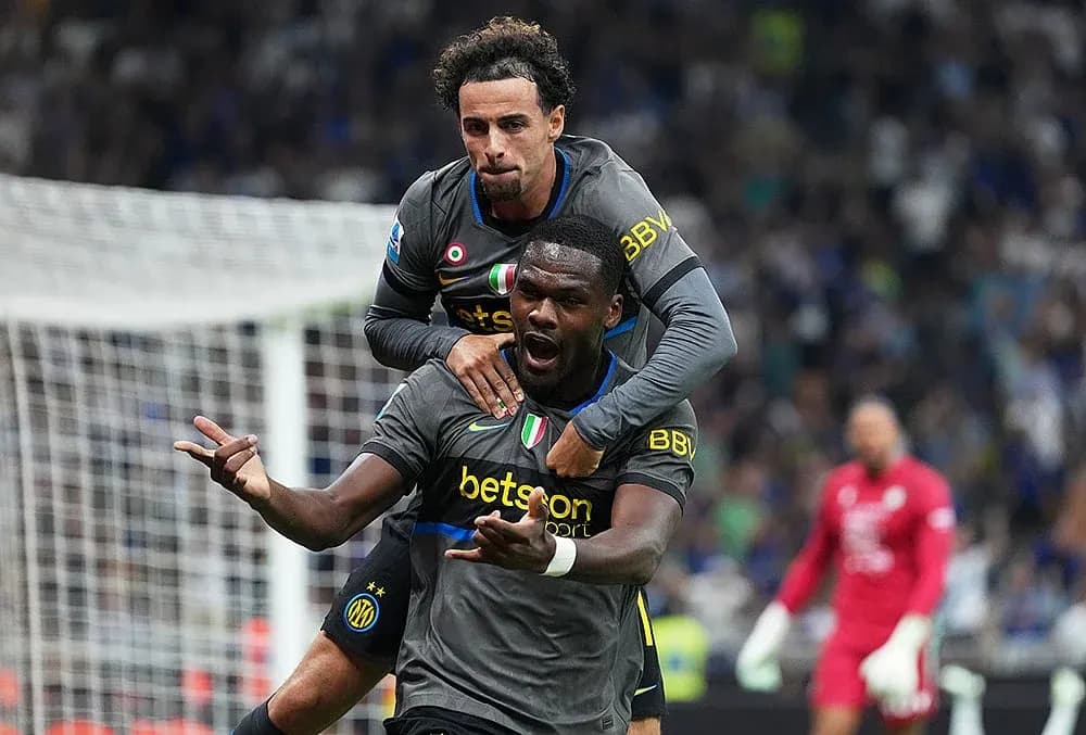 Jugadores de Inter celebrando un gol